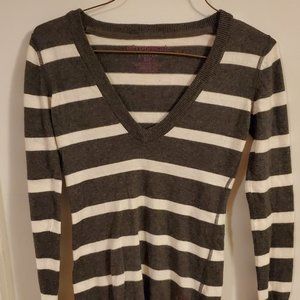 Aeropostale S/P Gray and White Striped Sweater